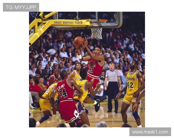 斯科蒂·皮蓬挡拆拉开空间助力球队攻防转换效率提升