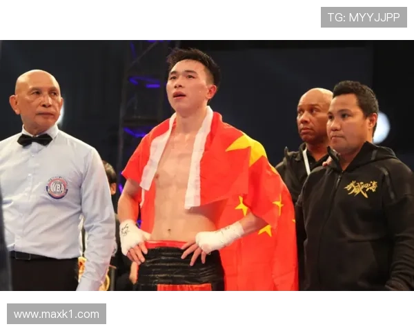 徐灿出场那阵仗，根本不像个普通拳手，跟明星走红毯似的炫耀感！