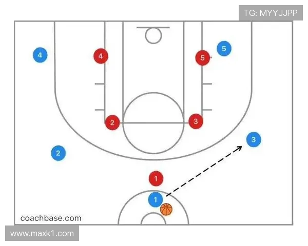 皮克与拉莫斯在防守体系下展现位置偏移与多点参与变化