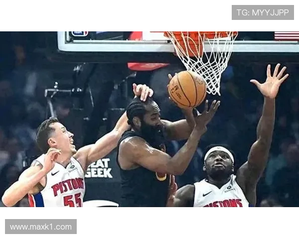 莫布里内线高效盖帽拉开差距成骑士防守核心