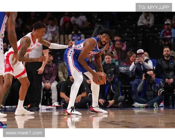 申京篮下高效进攻对比恩比德展现内线多样冲击力